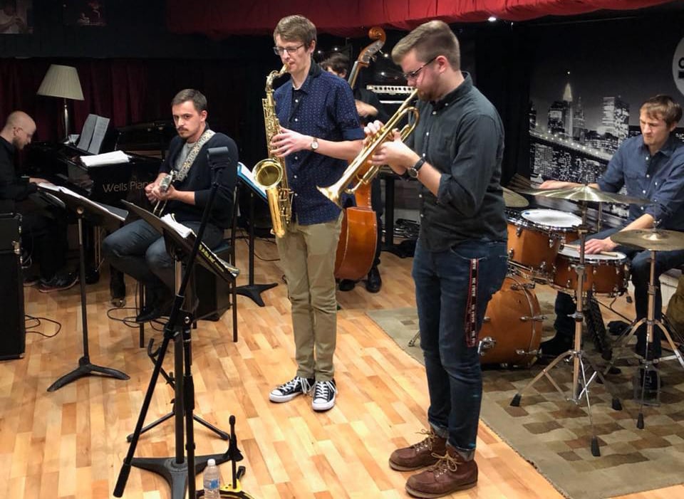 The Snaps Jazz Sextet performing