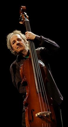 Harry Shearer playing at the Le Show