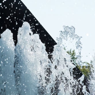 Splash of water from Minnesota State University fountain